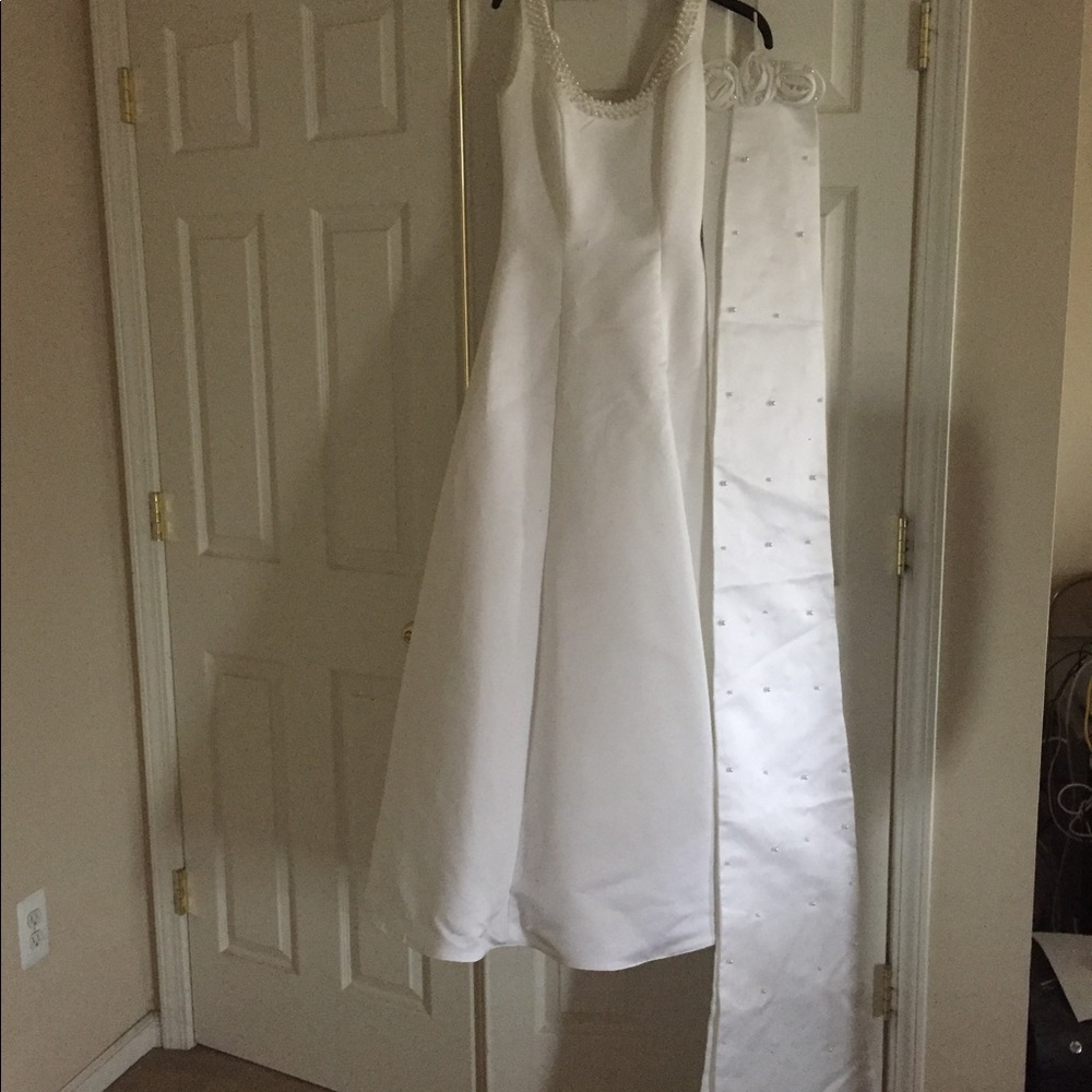 Classic White Pearl Beaded Wedding Dress